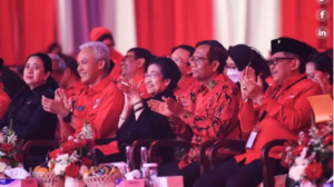 Megawati di tengah kader PDIP