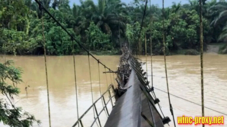 Diterjang banjir, Jembatan gantung 120 meter ambruk di Nagan Raya Aceh